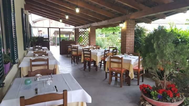 Locanda Della Luna Rossa Calosso Kültér fotó