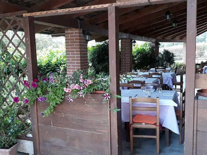Locanda Della Luna Rossa Calosso Kültér fotó